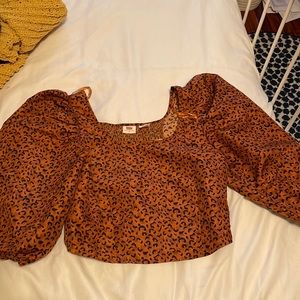 Cheetah pouf sleeve top